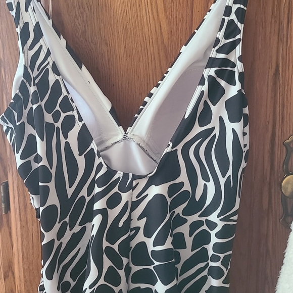 Miraclesuit size 12L - Picture 2 of 3